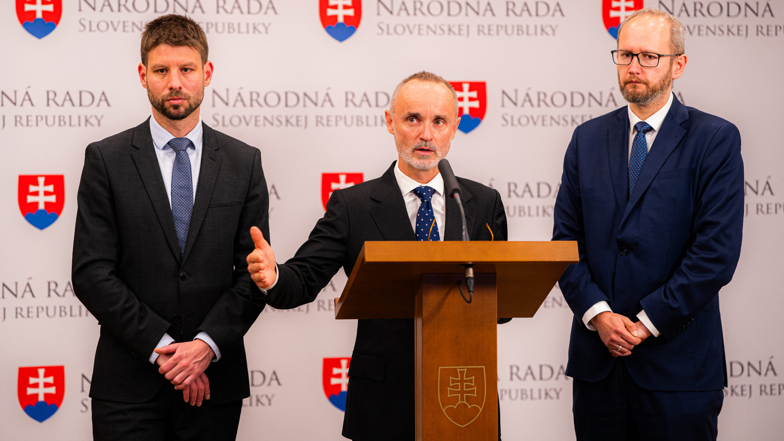 Lacný antizápadný populizmus Fica a Blanára ponechal Slovensko bez dôvery partnerov