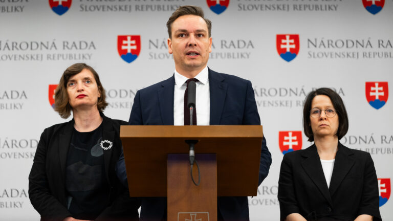 Vyzývame Suska na stiahnutie zákona o justičných čakateľoch, prepašoval doň aj zrušenie nezávislého hodnotenia sudcov