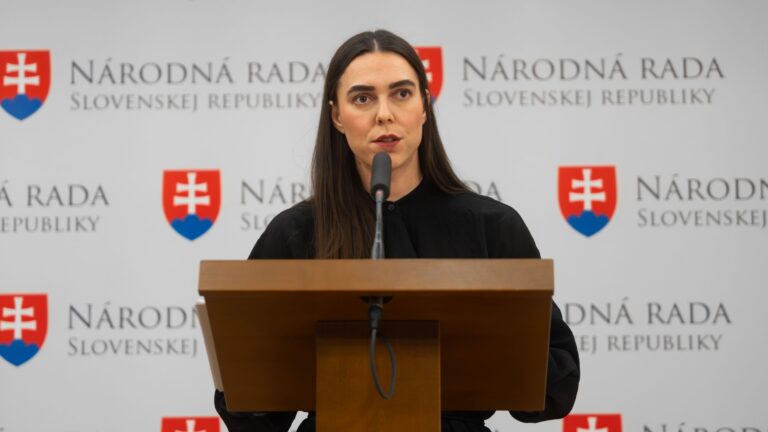Filip Kuffa takmer dva roky nedokázal dokončiť jednu novelu, do volieb veľa vody nenamúti