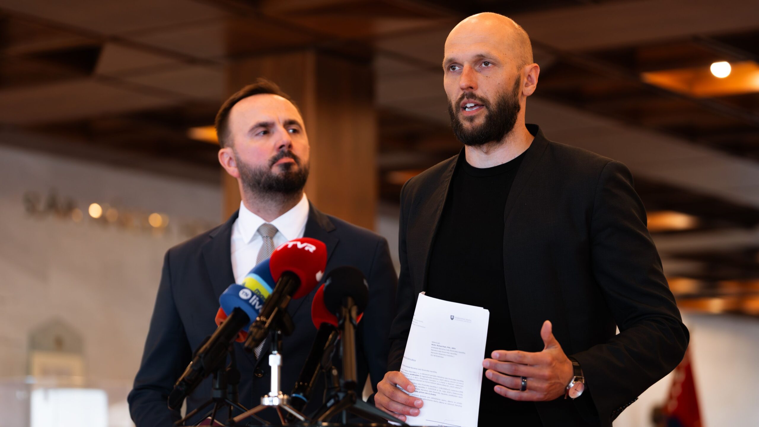 Truban do parlamentu predložil zrušenie transakčnej dane