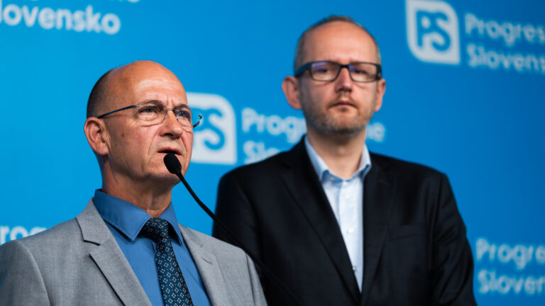 Odmontovanie ruských kamier je len začiatok. Žiadame stopnutie celého projektu a audit NBÚ