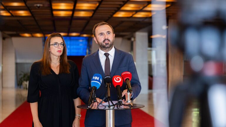 Po máji je chaos aj v septembri. Sviatok-nesviatok aj dnes priniesol neistotu a výrazne menej peňazí, ako Kamenický zamýšľal