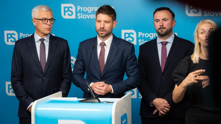 Fico sa zahráva s bezpečnosťou Slovenska, do Moskvy posiela pozývací list