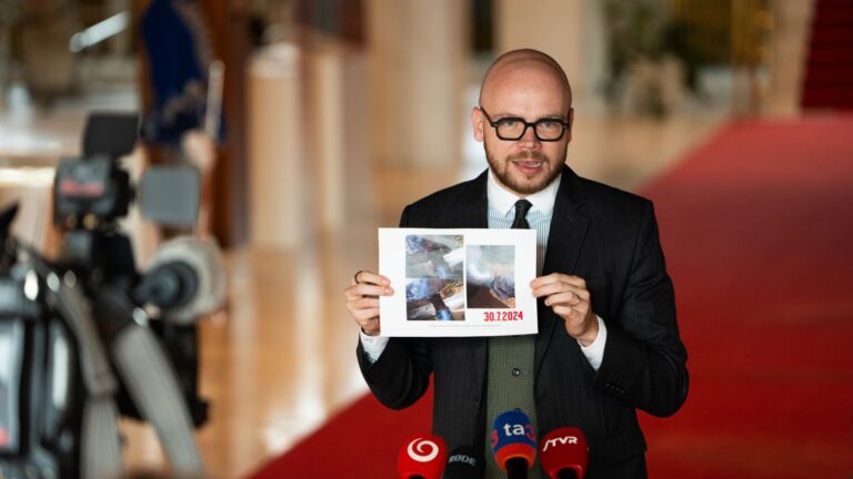 Oskar Dvořák: V trenčianskej nemocnici opäť prasklo potrubie. Hlasácke kšefty ohrozujú pacientov, Šaško musí skončiť