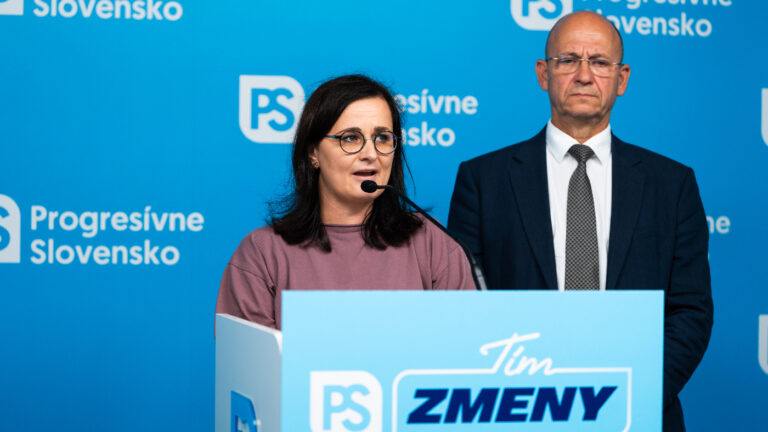 Kým svedkovia hovoria o závažných trestných činoch, Gašpar naďalej ovplyvňuje verejnú mienku
