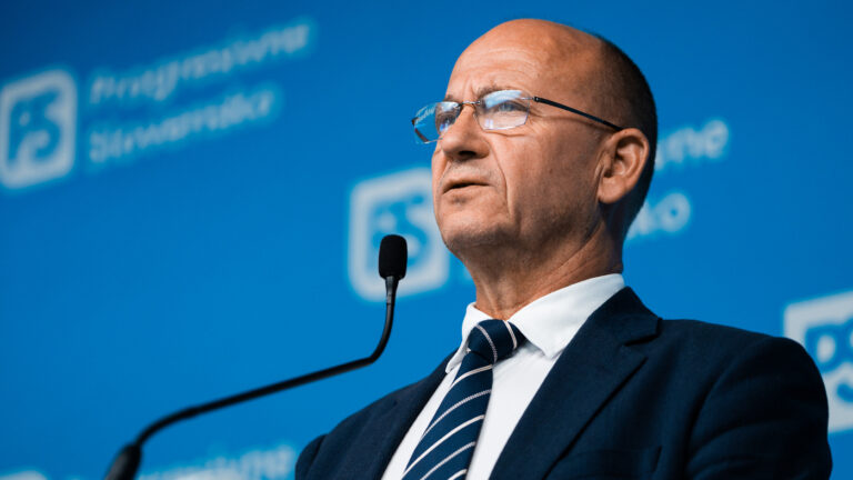 Ministerstvo Šutaja Eštoka poslalo peniaze za hasičské autá na nesprávny účet