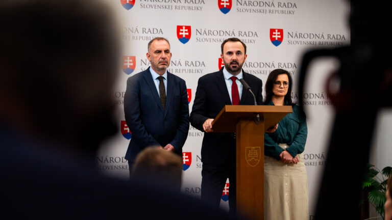 Chystá sa vláda sa cez pozmeňujúci návrh chystá rozkradnúť štátne aktíva a utajiť proces jadrovej elektrárne?