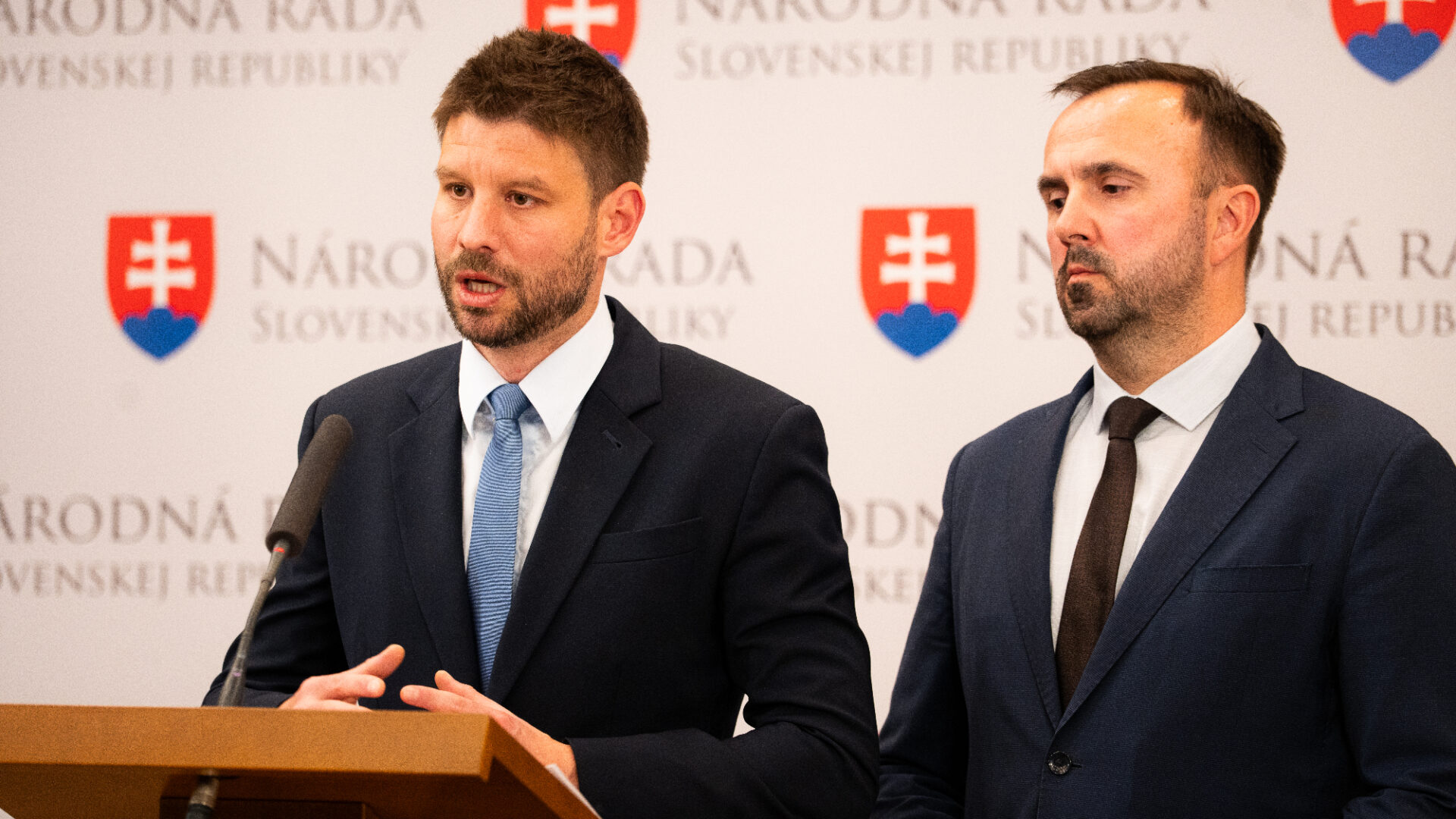 Fico ide oholiť koaličných partnerov. Zmeny v rozpočtovom provizóriu by spustili rabovačku