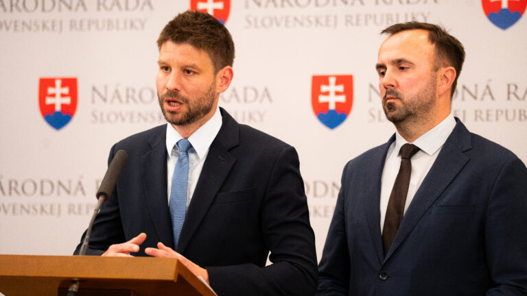 Fico ide oholiť koaličných partnerov. Zmeny v rozpočtovom provizóriu by spustili rabovačku