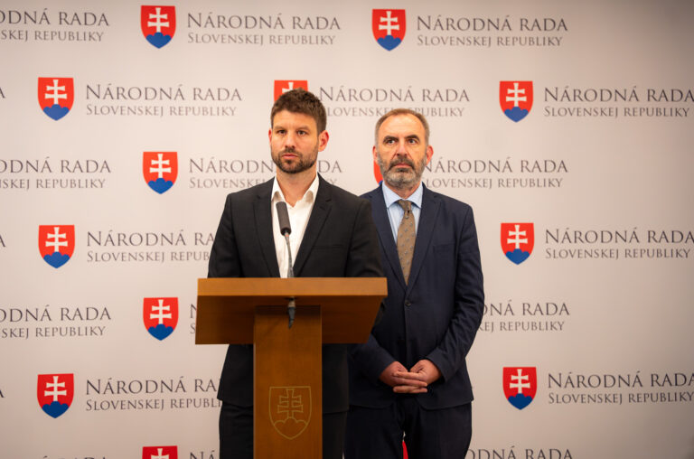 Fico nemá legitimitu na miliardové kšefty s jadrom. Zmluvy necháme preveriť 