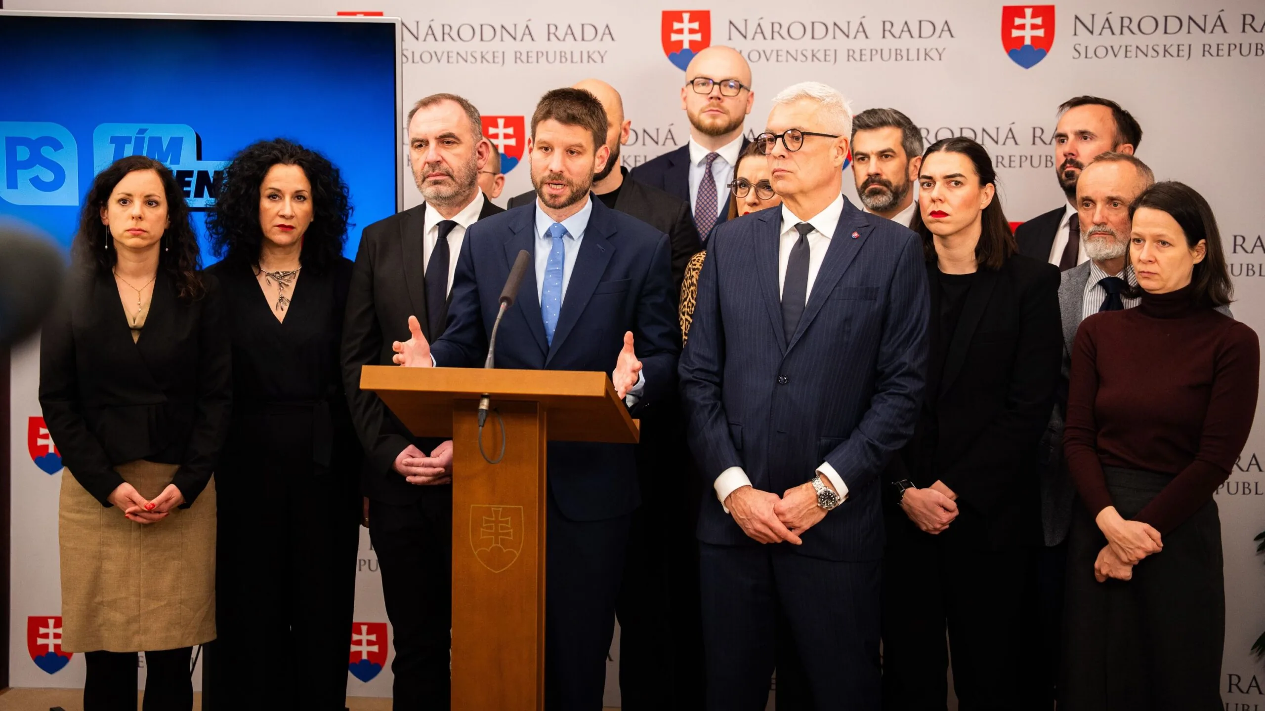 Ficova vláda pácha ekonomickú vlastizradu, Slovensko pôjde bez eurofondov do recesie