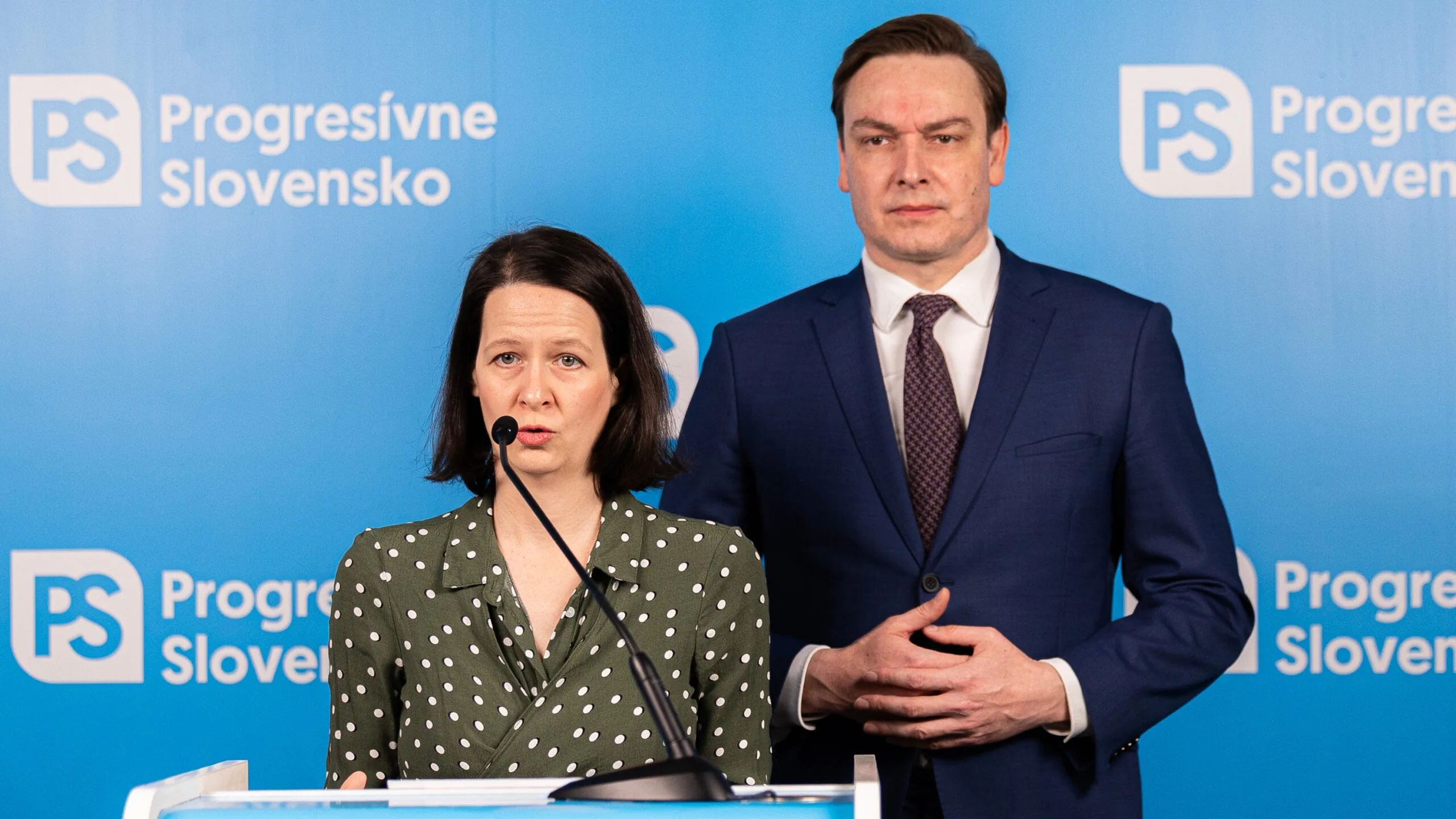 Ficova vláda rozvracia právny štát a ženie Slovensko do drahých sporov s EÚ