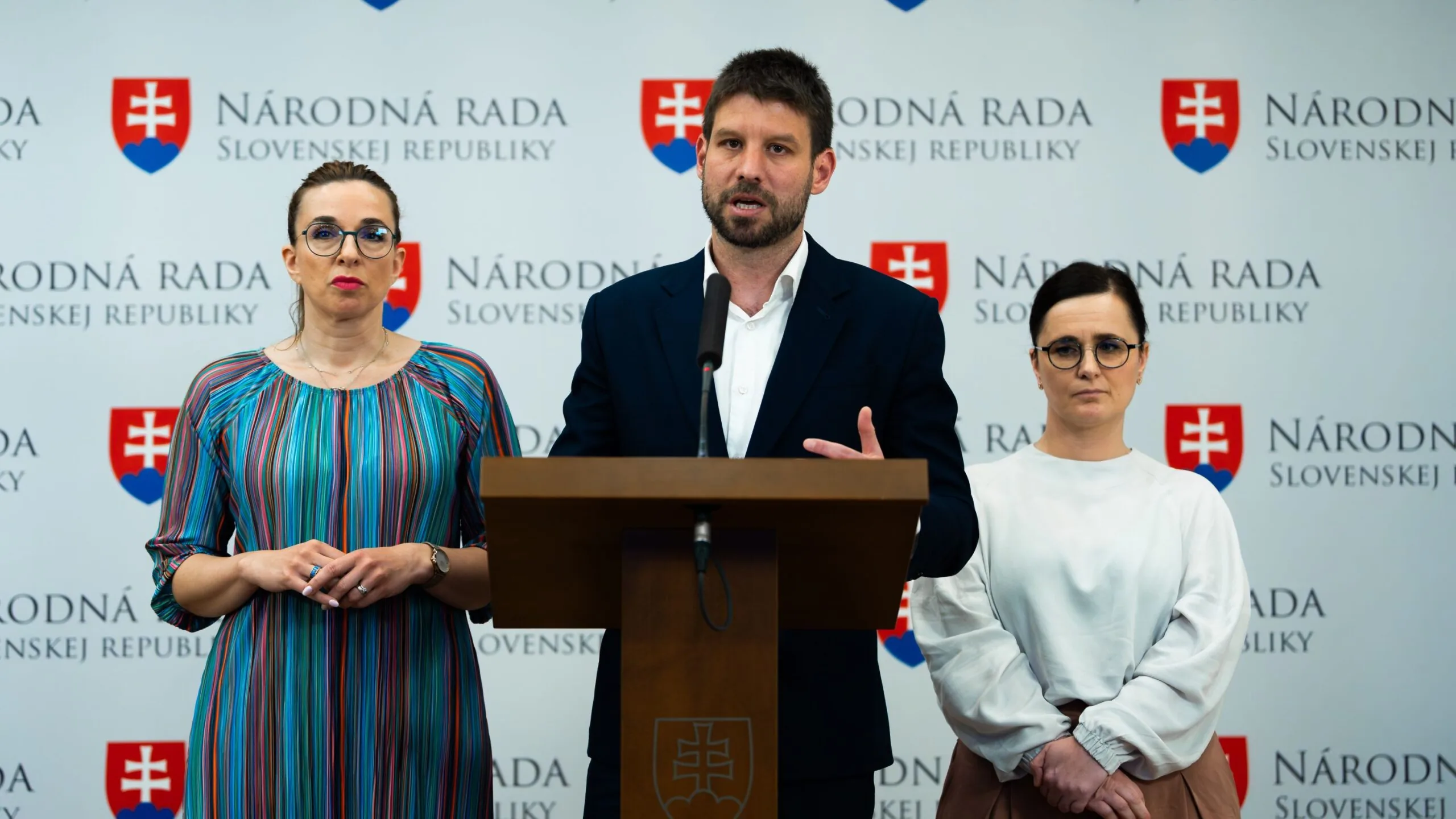 Funkcionár Hlasu ohrozuje živobytie a mzdy stoviek zamestnancov Decodomu