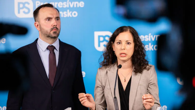 Drucker sa politizácii vysokého školstva len prizerá, my do parlamentu predkladáme novelu zákona
