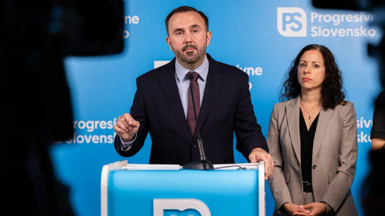 Hlas transformuje milióny na vedu na súkromné príjmy