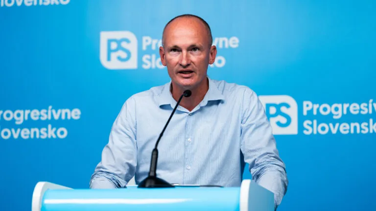 PS a KDH: Takáč narýchlo ruší štátny podnik. Chce minister zahladiť stopy po prideľovaní dotácií na falošné ovce?