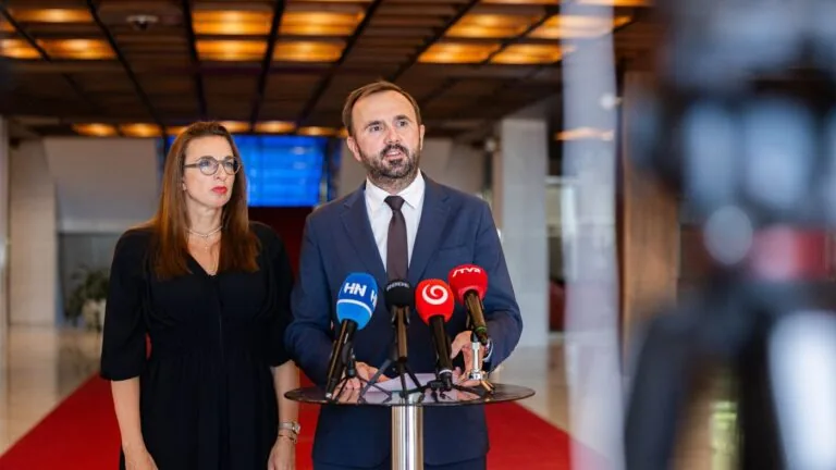 Po máji je chaos aj v septembri. Sviatok-nesviatok aj dnes priniesol neistotu a výrazne menej peňazí, ako Kamenický zamýšľal