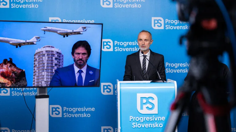 Kaliňák sa môže inšpirovať, takto by mala vyzerať reforma nákupov na obrane