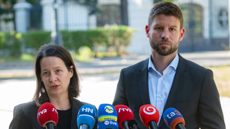 Fico musí vyliezť z diery a povedať, čo sa bude diať. Parlament nemôže byť paralyzovaný