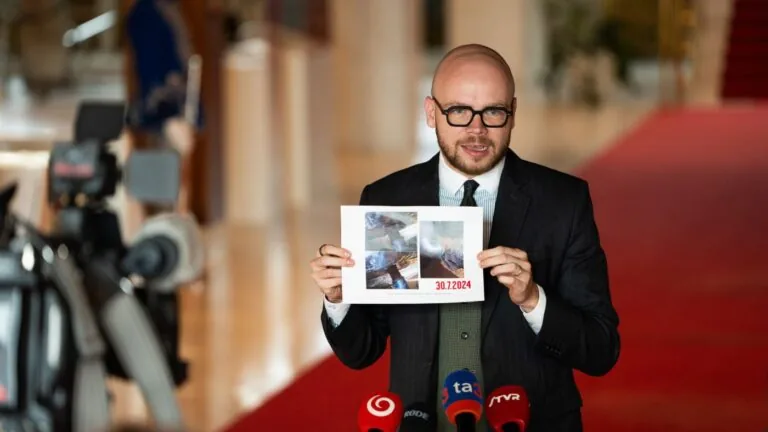 Oskar Dvořák: V trenčianskej nemocnici opäť prasklo potrubie. Hlasácke kšefty ohrozujú pacientov, Šaško musí skončiť