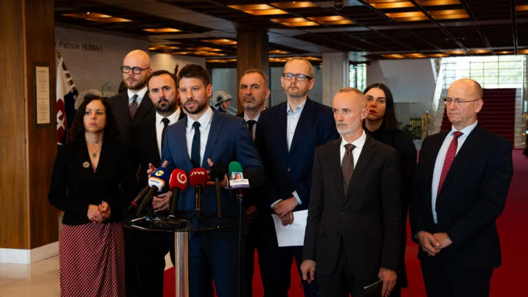 Vláda nás ťahá do bankrotu, rozpočet podáme na Ústavný súd