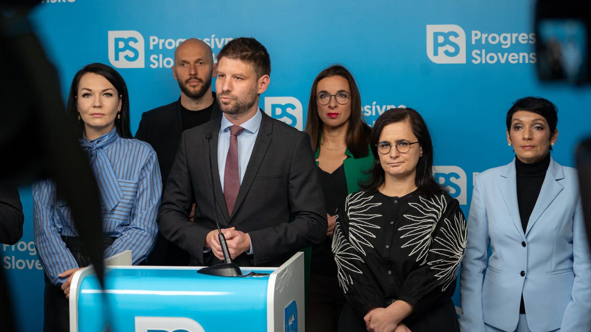 Michal Šimečka: Odmietame politikárčenie so 17. novembrom, pozvali sme preto všetky opozičné strany
